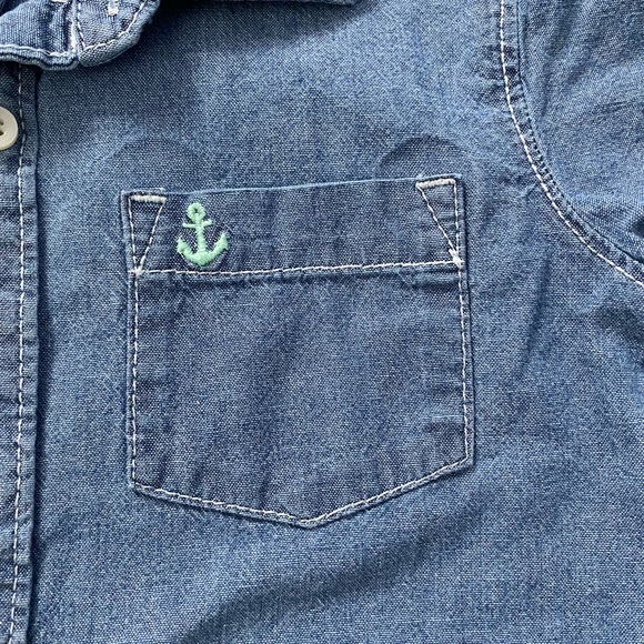 Carter’s: Chambray short-sleeved top size 3T - Picture 3 of 4